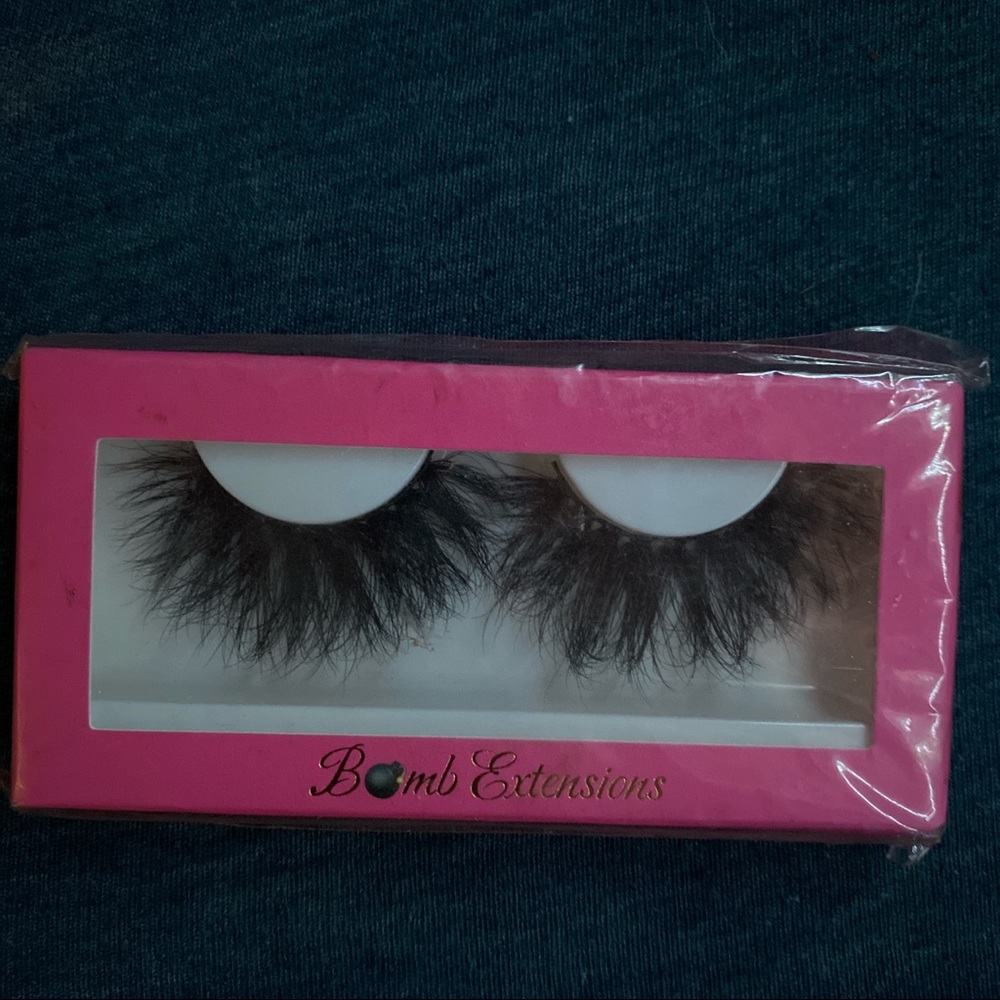 Bomb Eyelashes